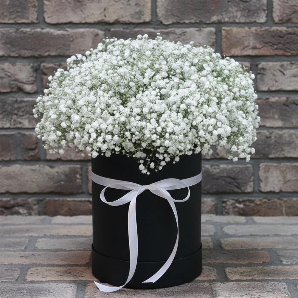 Цветочная композиция из Гипсофила в шляпной коробке в Константиновском