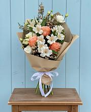 Букет цветов из:  Альстромерии, Лизиантусы, Розы и Хризантемы в Константиновском