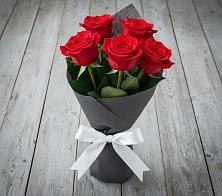 Букет 5 Красных роз Эдлесс Лав в Константиновском