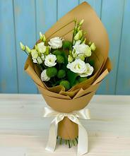 Букет цветов из:  Хризантемы и Лизиантусы в Константиновском