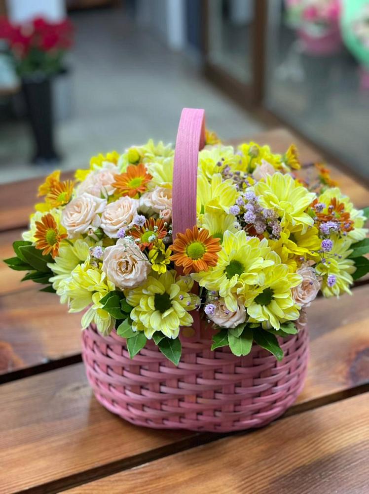 Цветочная композиция из Хризантемы и Розы в корзине в Константиновском