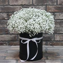 Цветочная композиция из Гипсофила в шляпной коробке в Константиновском