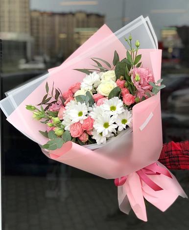 Букет цветов из: Розы, Лизиантусы и Хризантемы в Константиновском