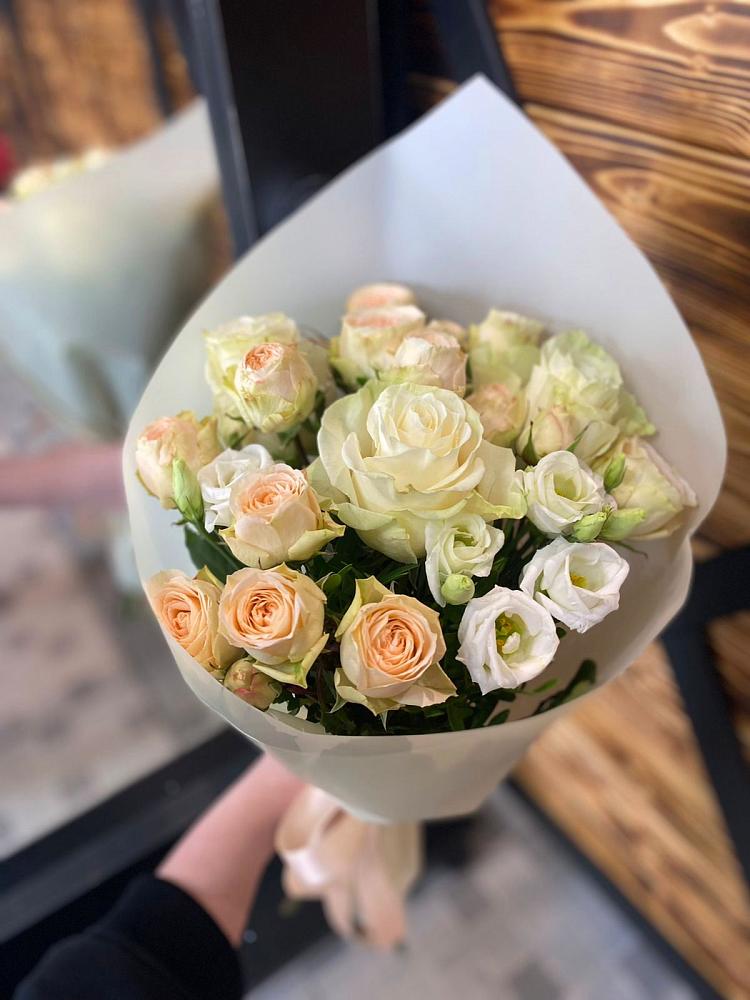 Букет цветов из: Розы и Лизиантусы в Константиновском